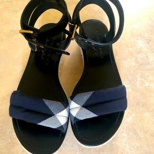 Burberry sandal. New.